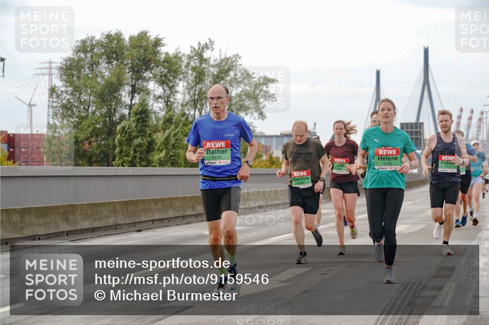 03.10.2025 - Köhlbrandbrückenlauf Michael Burmester http://msf.ph/oto/9159546 03.10.2025 15:45:36 Position 3 9226, 9438, 7131 meine-sportfotos.de