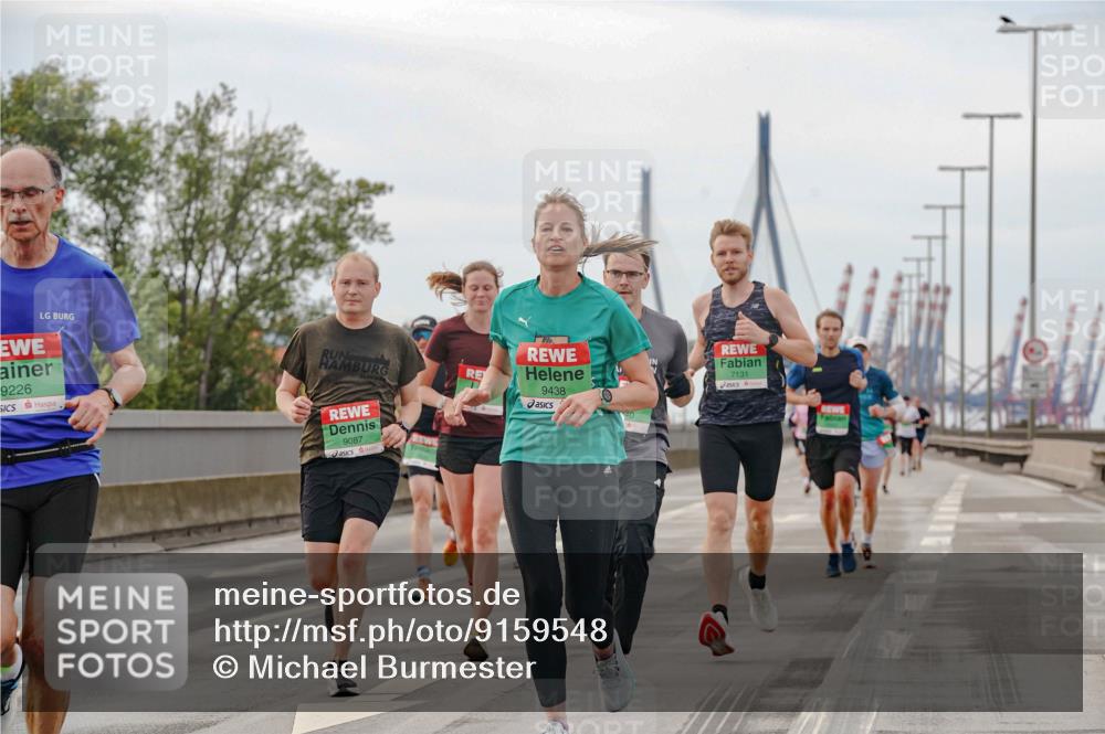 03.10.2025 - Köhlbrandbrückenlauf Michael Burmester http://msf.ph/oto/9159548 03.10.2025 15:45:37 Position 3 9226, 9087, 9438, 7131 meine-sportfotos.de