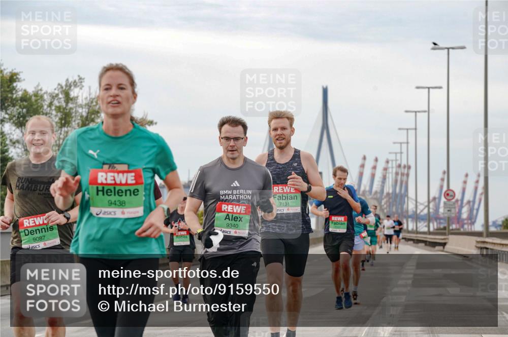 03.10.2025 - Köhlbrandbrückenlauf Michael Burmester http://msf.ph/oto/9159550 03.10.2025 15:45:38 Position 3 21, 0025, 9087, 9438, 9340, 7131 meine-sportfotos.de