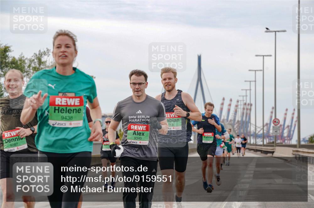 03.10.2025 - Köhlbrandbrückenlauf Michael Burmester http://msf.ph/oto/9159551 03.10.2025 15:45:39 Position 3 21, 0975, 9087, 9438, 9340, 7131 meine-sportfotos.de