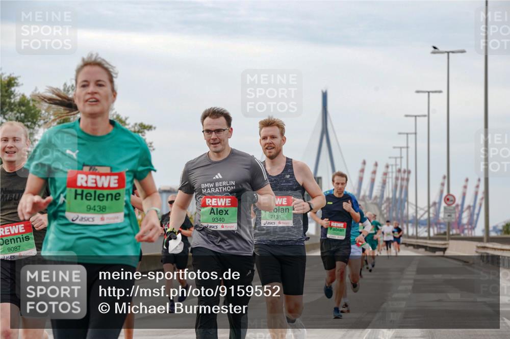 03.10.2025 - Köhlbrandbrückenlauf Michael Burmester http://msf.ph/oto/9159552 03.10.2025 15:45:39 Position 3 9087, 9438, 9340, 7131 meine-sportfotos.de
