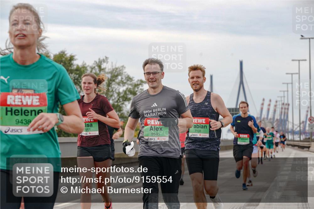 03.10.2025 - Köhlbrandbrückenlauf Michael Burmester http://msf.ph/oto/9159554 03.10.2025 15:45:39 Position 3 9438, 7051, 9340, 7131 meine-sportfotos.de