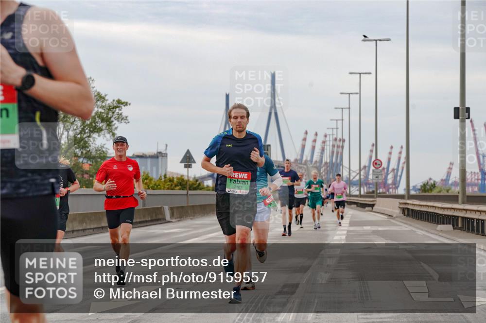 03.10.2025 - Köhlbrandbrückenlauf Michael Burmester http://msf.ph/oto/9159557 03.10.2025 15:45:41 Position 3 7107 meine-sportfotos.de