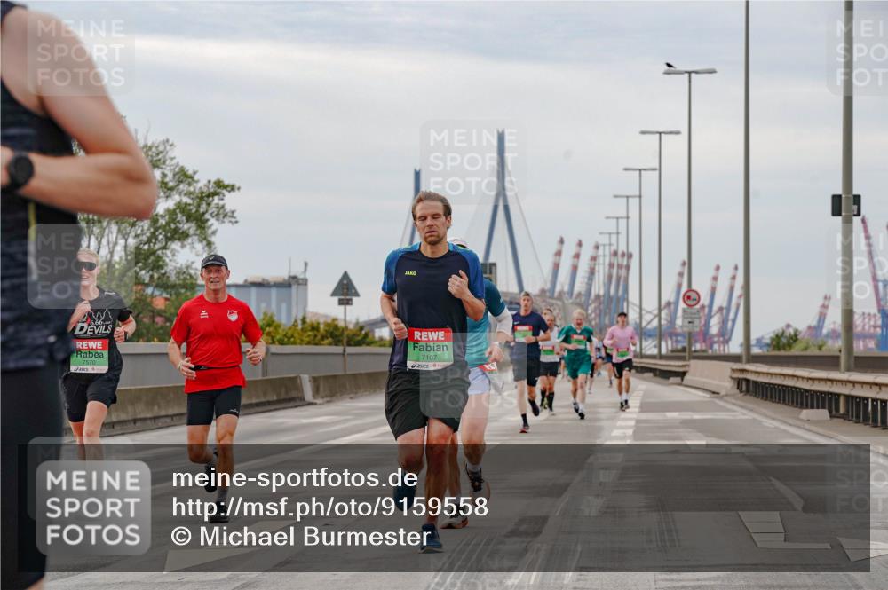03.10.2025 - Köhlbrandbrückenlauf Michael Burmester http://msf.ph/oto/9159558 03.10.2025 15:45:42 Position 3 6, 66, 7570, 7107 meine-sportfotos.de