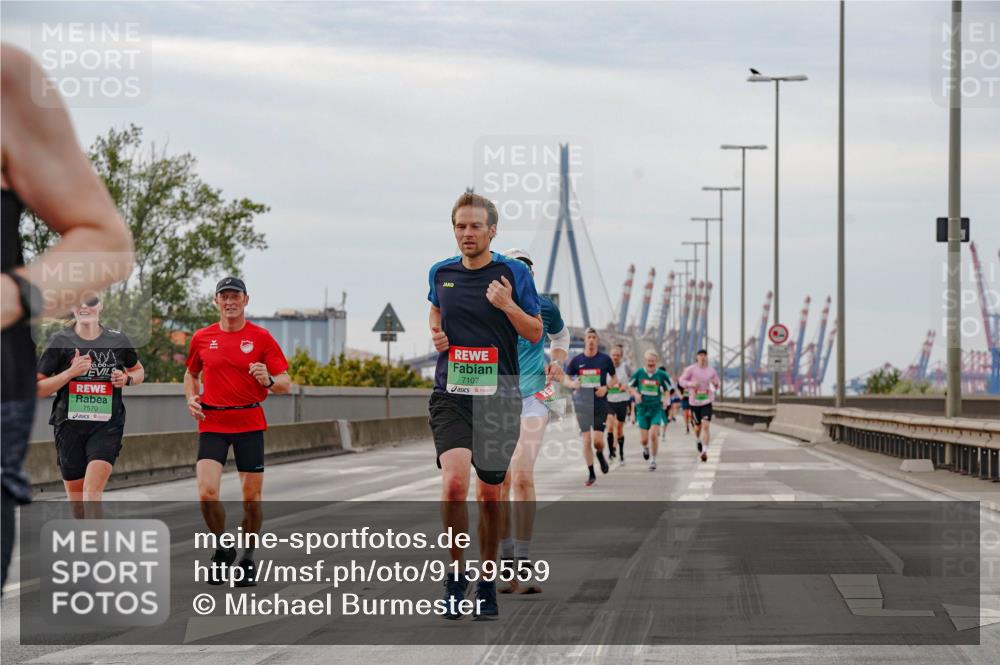 03.10.2025 - Köhlbrandbrückenlauf Michael Burmester http://msf.ph/oto/9159559 03.10.2025 15:45:42 Position 3 6, 66, 7570, 7107 meine-sportfotos.de