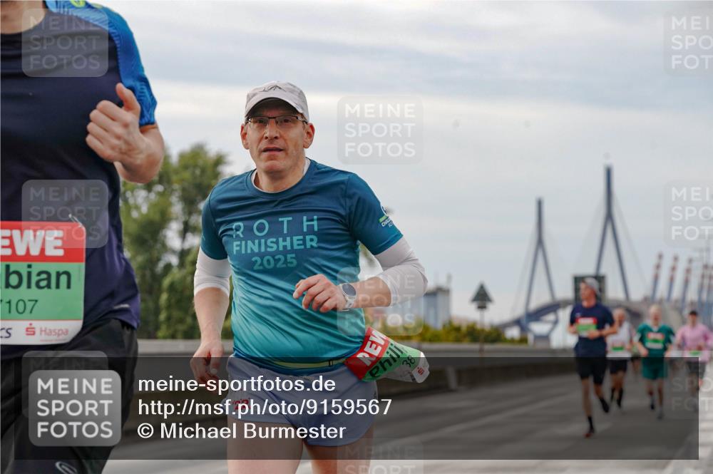 03.10.2025 - Köhlbrandbrückenlauf Michael Burmester http://msf.ph/oto/9159567 03.10.2025 15:45:45 Position 3 107, 2025, 22, 38 meine-sportfotos.de