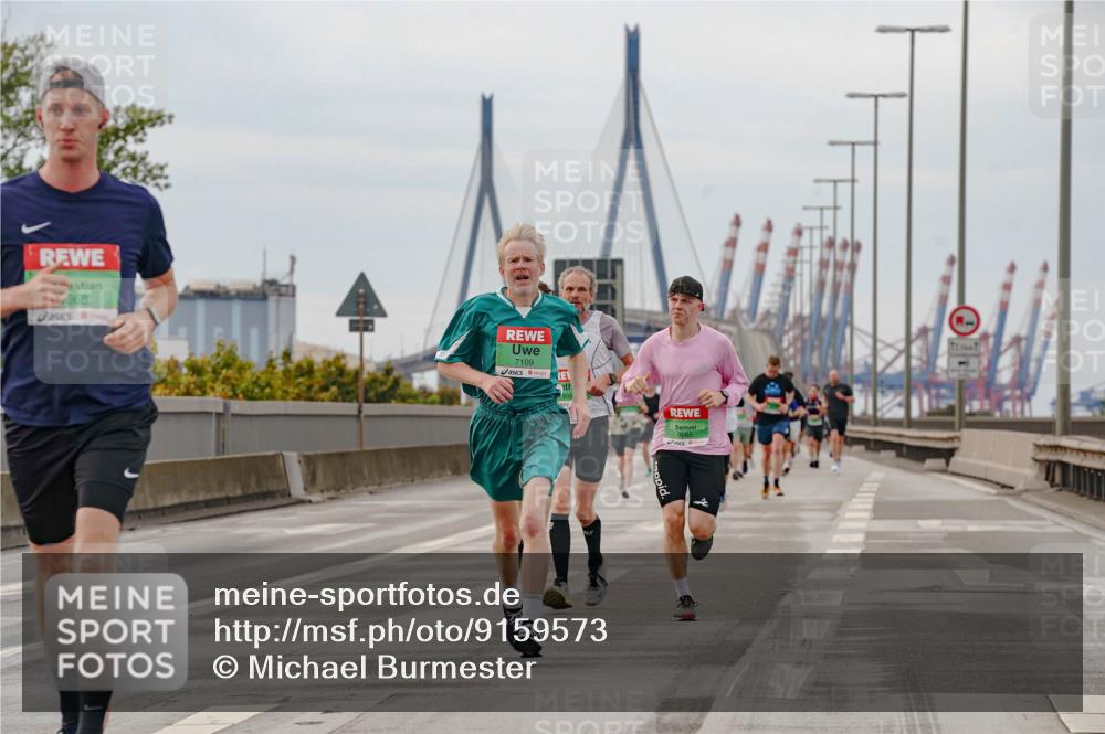 03.10.2025 - Köhlbrandbrückenlauf Michael Burmester http://msf.ph/oto/9159573 03.10.2025 15:45:50 Position 3 668, 7109 meine-sportfotos.de