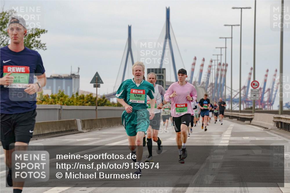 03.10.2025 - Köhlbrandbrückenlauf Michael Burmester http://msf.ph/oto/9159574 03.10.2025 15:45:50 Position 3 4668, 7109 meine-sportfotos.de