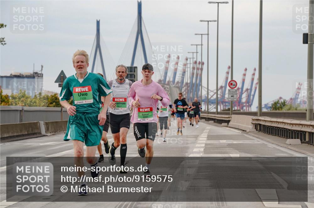 03.10.2025 - Köhlbrandbrückenlauf Michael Burmester http://msf.ph/oto/9159575 03.10.2025 15:45:51 Position 3 7109, 9057, 9665 meine-sportfotos.de