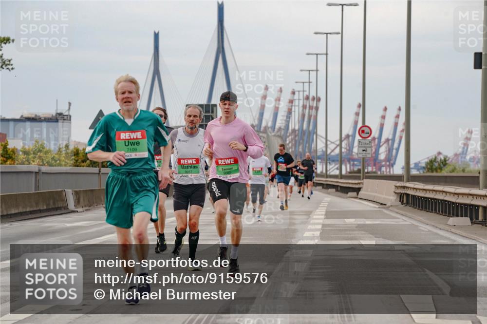 03.10.2025 - Köhlbrandbrückenlauf Michael Burmester http://msf.ph/oto/9159576 03.10.2025 15:45:51 Position 3 7109, 9057, 9665, 12, 5 meine-sportfotos.de