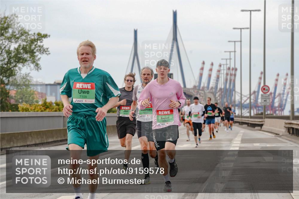 03.10.2025 - Köhlbrandbrückenlauf Michael Burmester http://msf.ph/oto/9159578 03.10.2025 15:45:52 Position 3 7109, 9521, 9057, 9665 meine-sportfotos.de