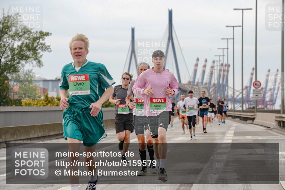 03.10.2025 - Köhlbrandbrückenlauf Michael Burmester http://msf.ph/oto/9159579 03.10.2025 15:45:52 Position 3 7109, 9057, 9665 meine-sportfotos.de