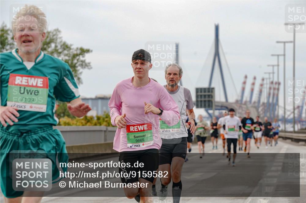 03.10.2025 - Köhlbrandbrückenlauf Michael Burmester http://msf.ph/oto/9159582 03.10.2025 15:45:54 Position 3 7109, 9665, 9057 meine-sportfotos.de