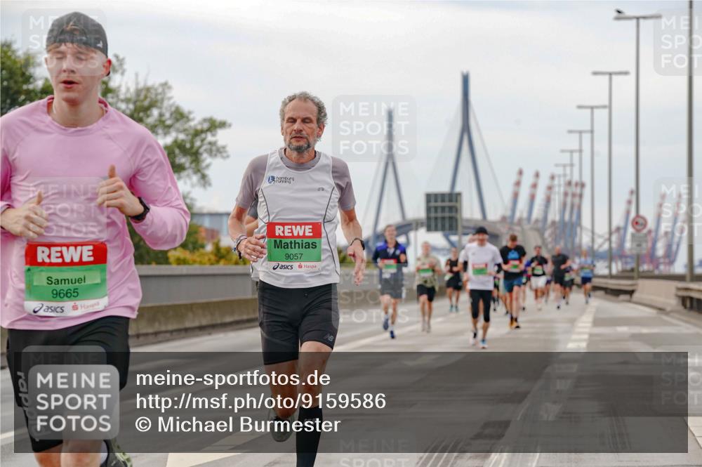03.10.2025 - Köhlbrandbrückenlauf Michael Burmester http://msf.ph/oto/9159586 03.10.2025 15:45:55 Position 3 9665, 9057 meine-sportfotos.de