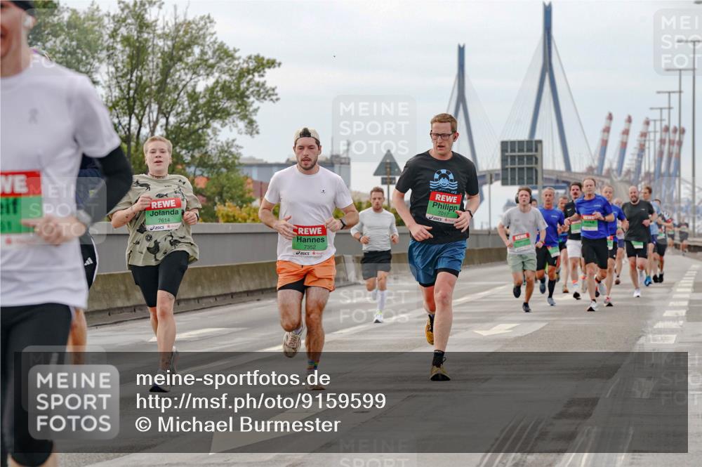 03.10.2025 - Köhlbrandbrückenlauf Michael Burmester http://msf.ph/oto/9159599 03.10.2025 15:46:05 Position 3 7614, 7352, 7017 meine-sportfotos.de