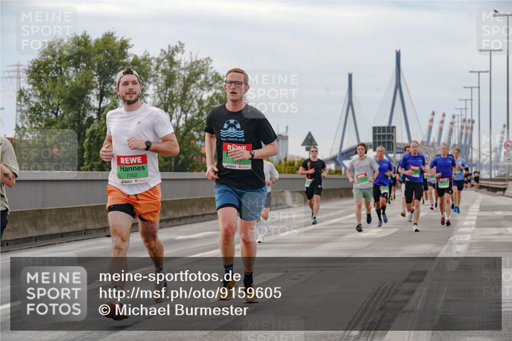 03.10.2025 - Köhlbrandbrückenlauf Michael Burmester http://msf.ph/oto/9159605 03.10.2025 15:46:07 Position 3 7352, 7017 meine-sportfotos.de