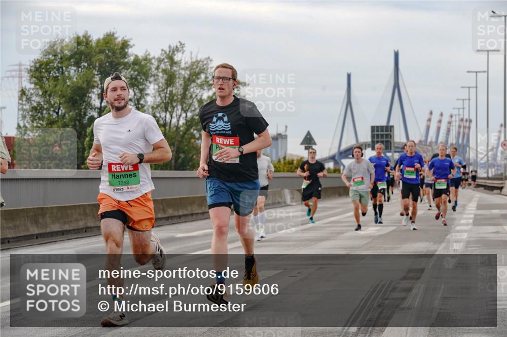 03.10.2025 - Köhlbrandbrückenlauf Michael Burmester http://msf.ph/oto/9159606 03.10.2025 15:46:07 Position 3 7352 meine-sportfotos.de