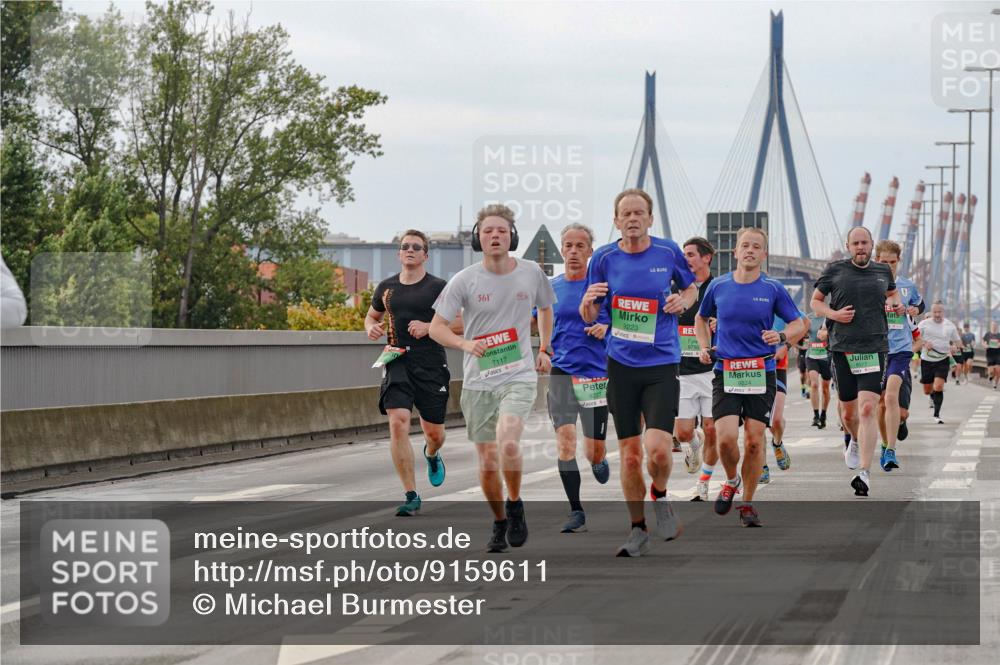 03.10.2025 - Köhlbrandbrückenlauf Michael Burmester http://msf.ph/oto/9159611 03.10.2025 15:46:11 Position 3 361, 7117, 9227, 9223 meine-sportfotos.de