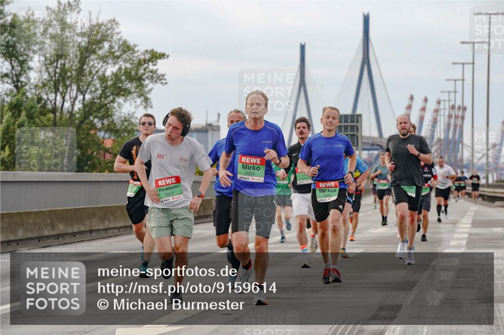 03.10.2025 - Köhlbrandbrückenlauf Michael Burmester http://msf.ph/oto/9159614 03.10.2025 15:46:12 Position 3 361, 7117, 9223, 9224 meine-sportfotos.de