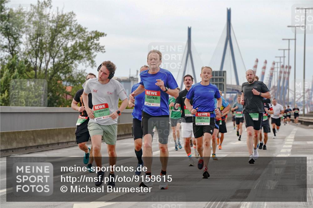 03.10.2025 - Köhlbrandbrückenlauf Michael Burmester http://msf.ph/oto/9159615 03.10.2025 15:46:12 Position 3 361, 7117, 9223, 9224 meine-sportfotos.de