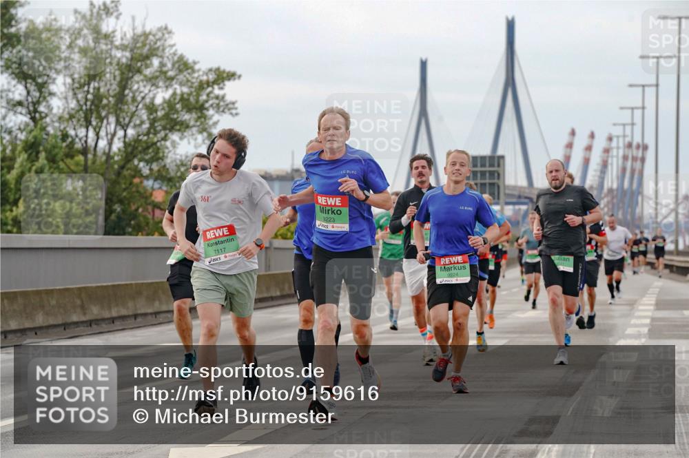 03.10.2025 - Köhlbrandbrückenlauf Michael Burmester http://msf.ph/oto/9159616 03.10.2025 15:46:12 Position 3 361, 7117, 9223, 9224 meine-sportfotos.de