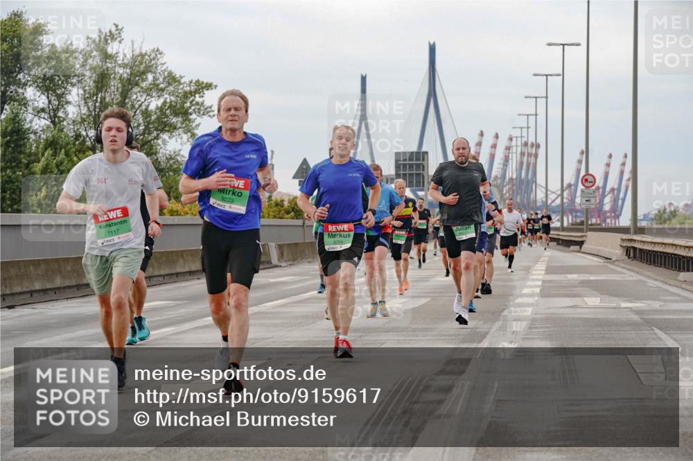03.10.2025 - Köhlbrandbrückenlauf Michael Burmester http://msf.ph/oto/9159617 03.10.2025 15:46:13 Position 3 361, 7117, 9223, 9224, 9577, 12 meine-sportfotos.de