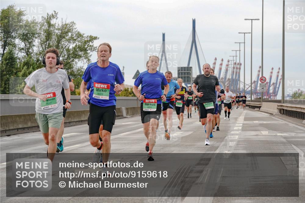 03.10.2025 - Köhlbrandbrückenlauf Michael Burmester http://msf.ph/oto/9159618 03.10.2025 15:46:14 Position 3 361, 7117, 9223, 9224 meine-sportfotos.de