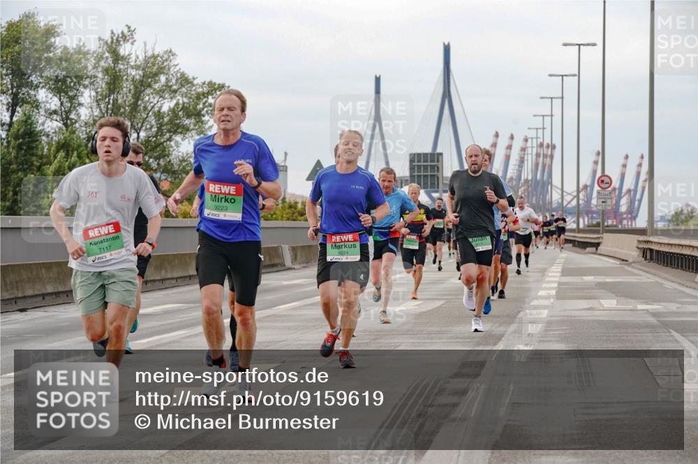 03.10.2025 - Köhlbrandbrückenlauf Michael Burmester http://msf.ph/oto/9159619 03.10.2025 15:46:14 Position 3 361, 7117, 9223, 9224 meine-sportfotos.de