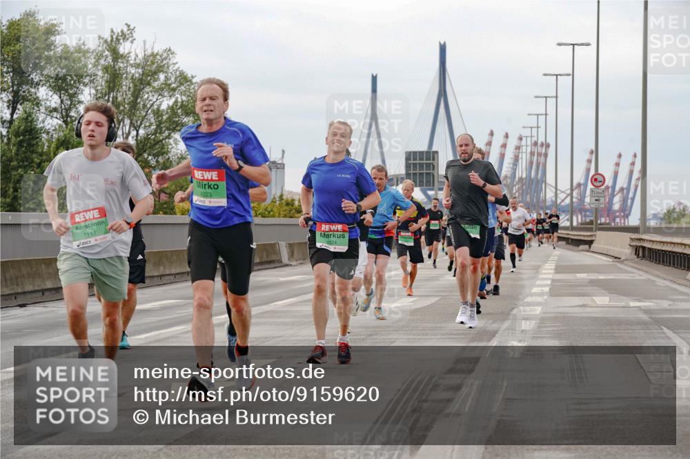 03.10.2025 - Köhlbrandbrückenlauf Michael Burmester http://msf.ph/oto/9159620 03.10.2025 15:46:14 Position 3 361, 7117, 9223, 9224, 12, 5 meine-sportfotos.de