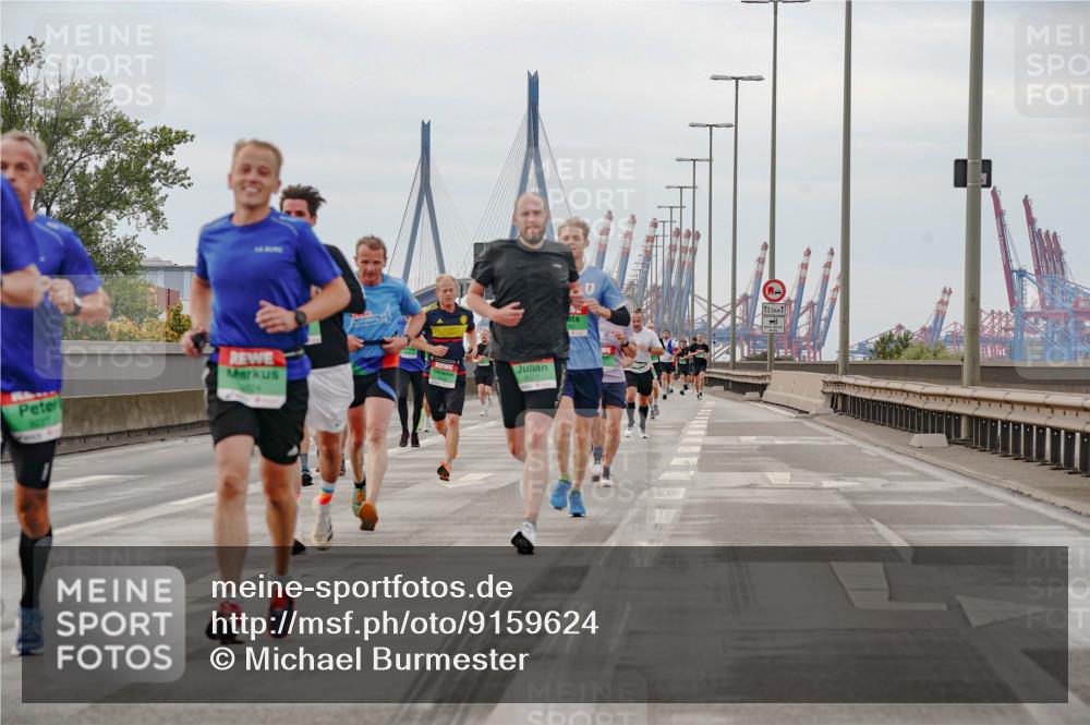 03.10.2025 - Köhlbrandbrückenlauf Michael Burmester http://msf.ph/oto/9159624 03.10.2025 15:46:15 Position 3 0, 12, 5 meine-sportfotos.de