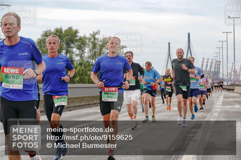 03.10.2025 - Köhlbrandbrückenlauf Michael Burmester http://msf.ph/oto/9159625 03.10.2025 15:46:16 Position 3 9223, 9227, 9224 meine-sportfotos.de