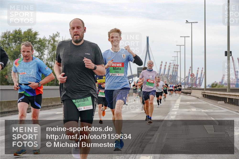 03.10.2025 - Köhlbrandbrückenlauf Michael Burmester http://msf.ph/oto/9159634 03.10.2025 15:46:19 Position 3 9577, 7882, 7121 meine-sportfotos.de