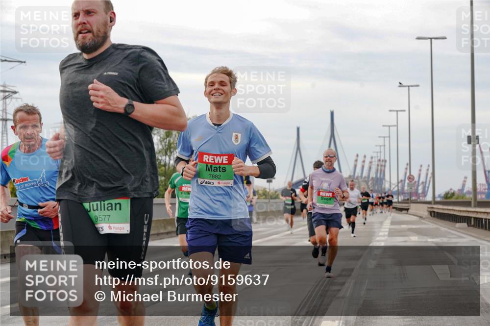 03.10.2025 - Köhlbrandbrückenlauf Michael Burmester http://msf.ph/oto/9159637 03.10.2025 15:46:20 Position 3 9577, 7882 meine-sportfotos.de