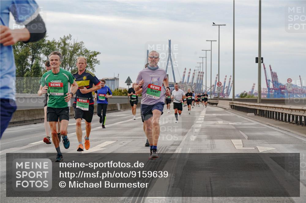 03.10.2025 - Köhlbrandbrückenlauf Michael Burmester http://msf.ph/oto/9159639 03.10.2025 15:46:21 Position 3 9659, 7121 meine-sportfotos.de