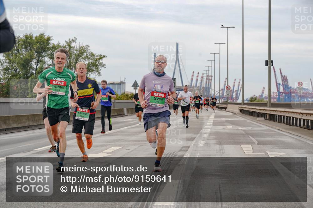 03.10.2025 - Köhlbrandbrückenlauf Michael Burmester http://msf.ph/oto/9159641 03.10.2025 15:46:21 Position 3 9659, 9086, 7121 meine-sportfotos.de