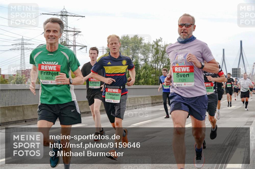 03.10.2025 - Köhlbrandbrückenlauf Michael Burmester http://msf.ph/oto/9159646 03.10.2025 15:46:23 Position 3 9659, 7096, 9086, 7121, 12 meine-sportfotos.de