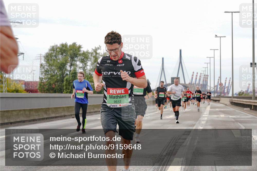 03.10.2025 - Köhlbrandbrückenlauf Michael Burmester http://msf.ph/oto/9159648 03.10.2025 15:46:24 Position 3 37, 9512, 7577 meine-sportfotos.de