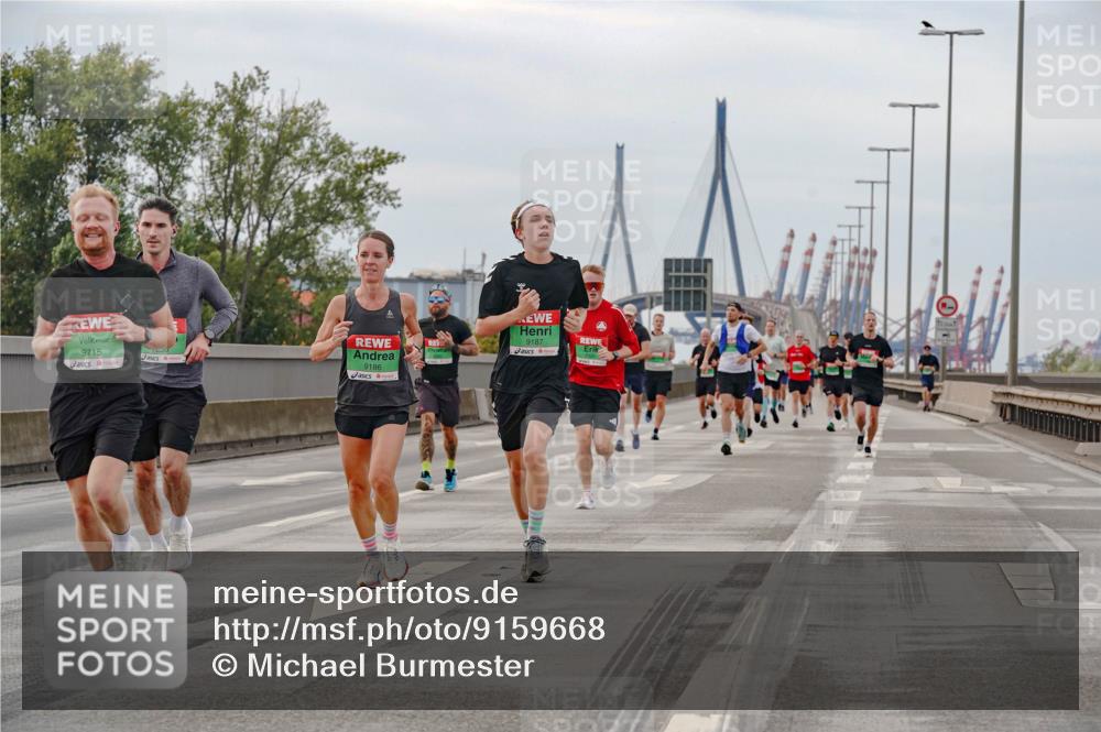 03.10.2025 - Köhlbrandbrückenlauf Michael Burmester http://msf.ph/oto/9159668 03.10.2025 15:46:34 Position 3 9715, 9186, 9187 meine-sportfotos.de