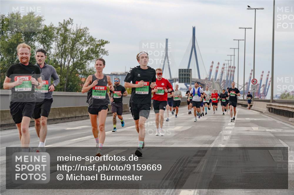 03.10.2025 - Köhlbrandbrückenlauf Michael Burmester http://msf.ph/oto/9159669 03.10.2025 15:46:34 Position 3 9715, 9186, 9187 meine-sportfotos.de