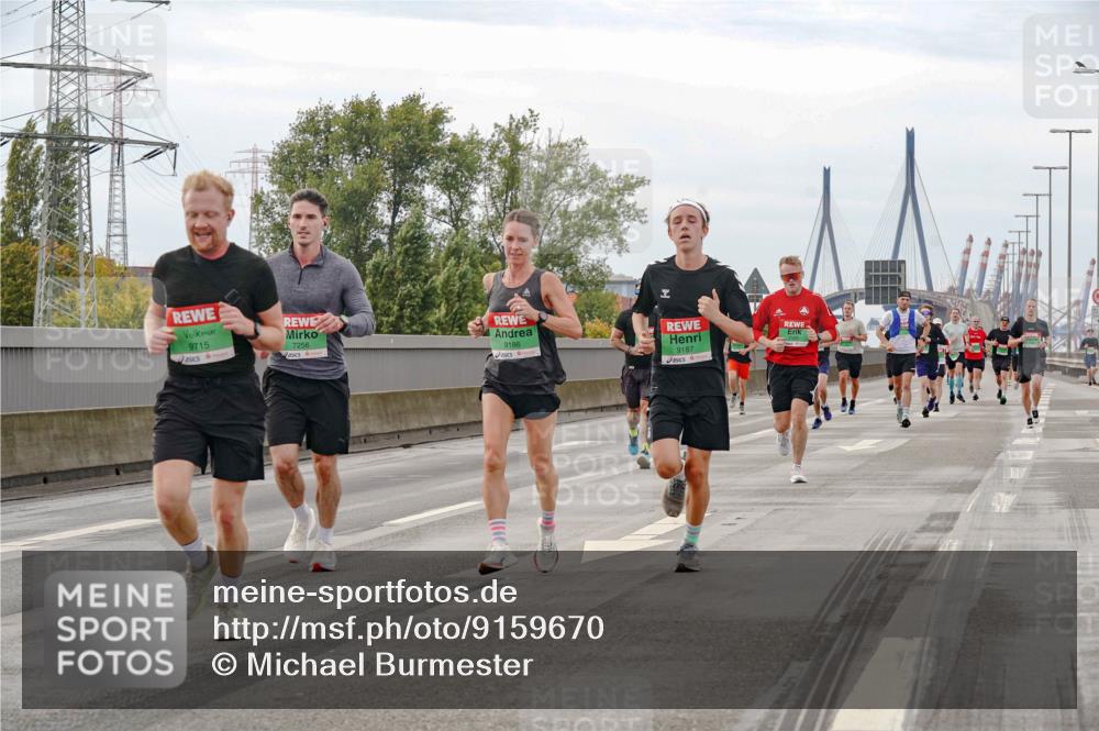 03.10.2025 - Köhlbrandbrückenlauf Michael Burmester http://msf.ph/oto/9159670 03.10.2025 15:46:35 Position 3 9715, 7256, 9186, 9187 meine-sportfotos.de