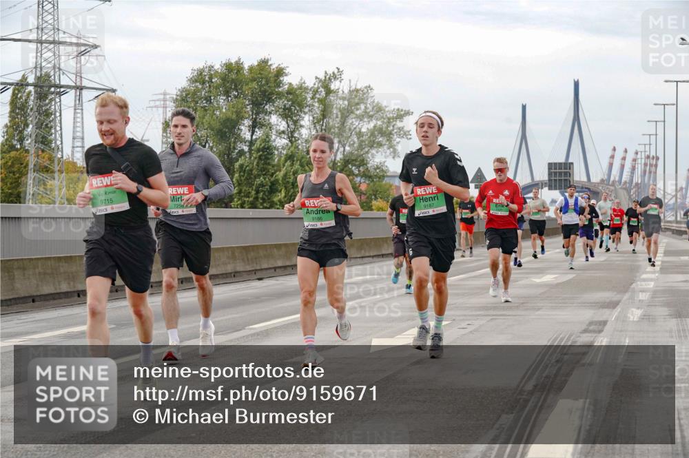 03.10.2025 - Köhlbrandbrückenlauf Michael Burmester http://msf.ph/oto/9159671 03.10.2025 15:46:35 Position 3 9715, 7256, 9186, 9187 meine-sportfotos.de