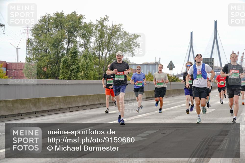 03.10.2025 - Köhlbrandbrückenlauf Michael Burmester http://msf.ph/oto/9159680 03.10.2025 15:46:41 Position 3 7244, 7101, 7238 meine-sportfotos.de