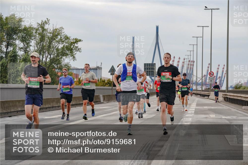 03.10.2025 - Köhlbrandbrückenlauf Michael Burmester http://msf.ph/oto/9159681 03.10.2025 15:46:42 Position 3 7244, 7238, 12, 5 meine-sportfotos.de