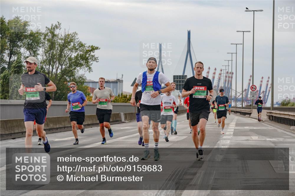 03.10.2025 - Köhlbrandbrückenlauf Michael Burmester http://msf.ph/oto/9159683 03.10.2025 15:46:42 Position 3 7238, 7244, 7101 meine-sportfotos.de