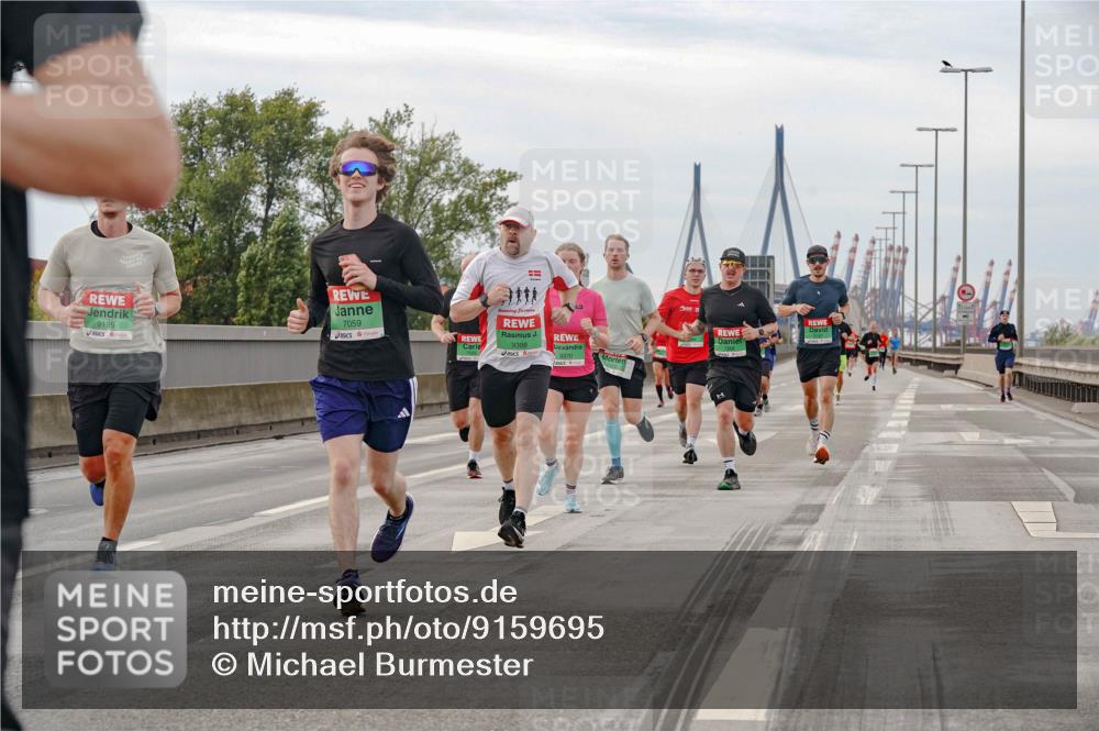 03.10.2025 - Köhlbrandbrückenlauf Michael Burmester http://msf.ph/oto/9159695 03.10.2025 15:46:47 Position 3 9195, 7059, 9398, 9 meine-sportfotos.de
