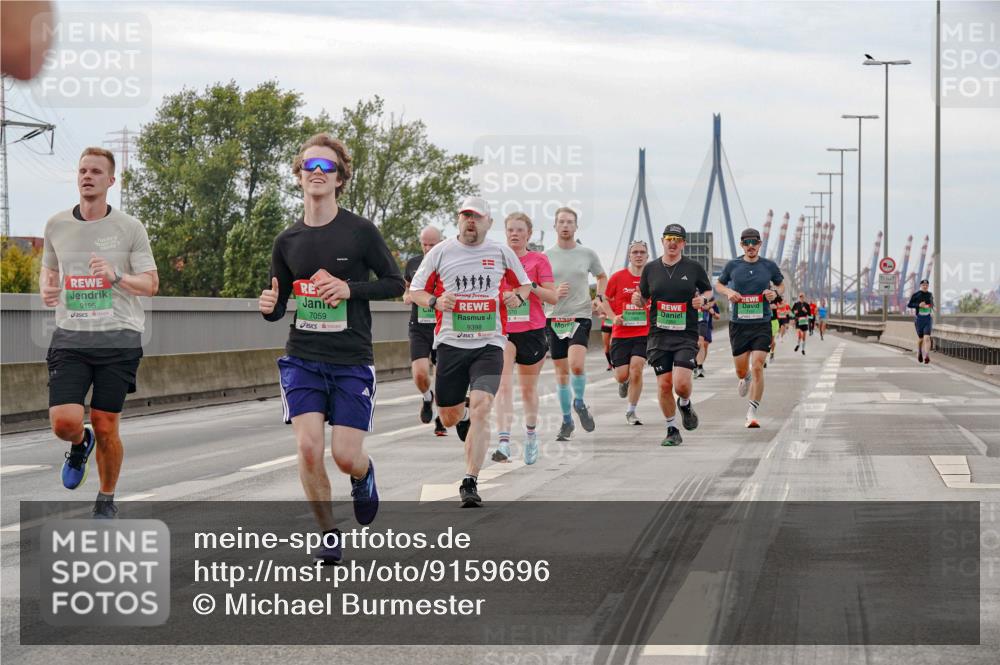 03.10.2025 - Köhlbrandbrückenlauf Michael Burmester http://msf.ph/oto/9159696 03.10.2025 15:46:47 Position 3 9195, 7059, 9398 meine-sportfotos.de