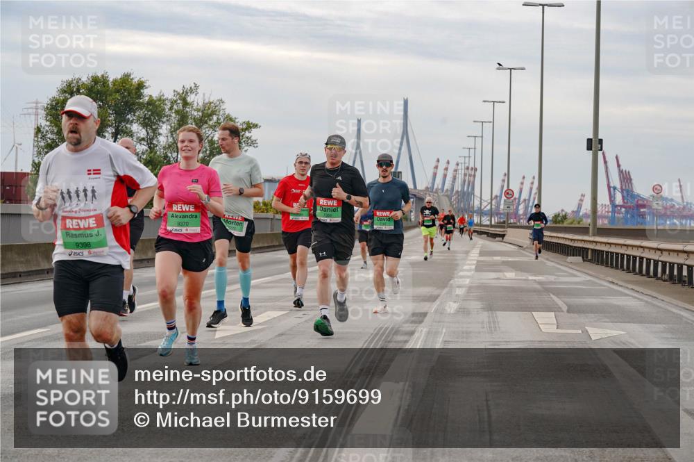 03.10.2025 - Köhlbrandbrückenlauf Michael Burmester http://msf.ph/oto/9159699 03.10.2025 15:46:49 Position 3 9398, 9370, 3, 7356 meine-sportfotos.de