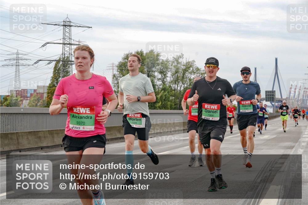 03.10.2025 - Köhlbrandbrückenlauf Michael Burmester http://msf.ph/oto/9159703 03.10.2025 15:46:51 Position 3 9370, 7225, 7356, 7187 meine-sportfotos.de