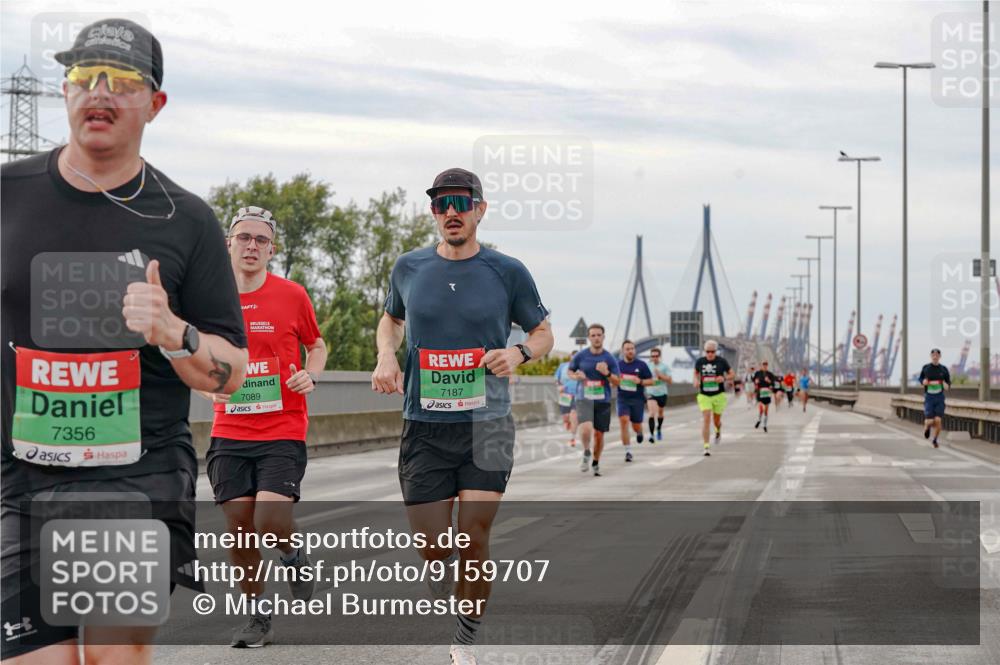 03.10.2025 - Köhlbrandbrückenlauf Michael Burmester http://msf.ph/oto/9159707 03.10.2025 15:46:53 Position 3 7356, 7089, 7187 meine-sportfotos.de