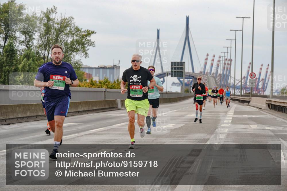 03.10.2025 - Köhlbrandbrückenlauf Michael Burmester http://msf.ph/oto/9159718 03.10.2025 15:46:58 Position 3 7048, 8780 meine-sportfotos.de